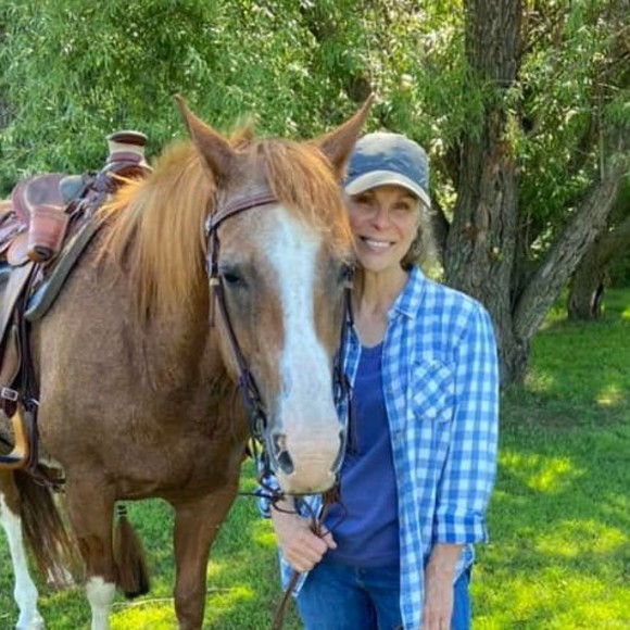 Meet your Posher, Deb - Picture 1 of 1